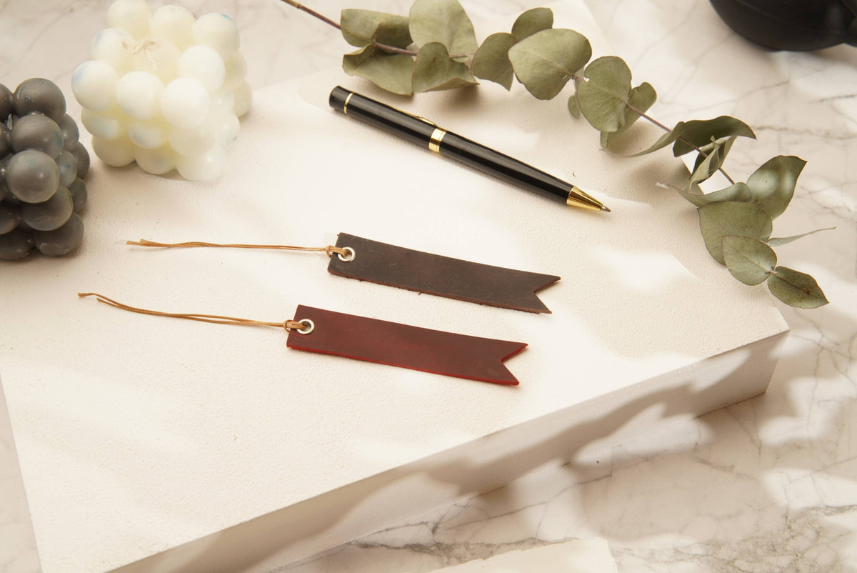 Leather magnet  Gift, Book accessories: Red, Classic